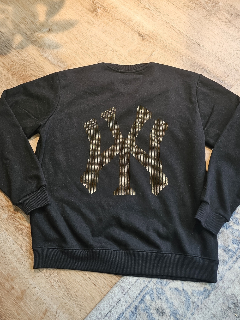 mens pengxinyuan black crewneck sweatshirt studded New York Yankees–style